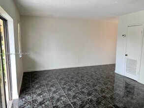 3522 NE 166th St in North Miami Beach, FL - Building Photo - Building Photo