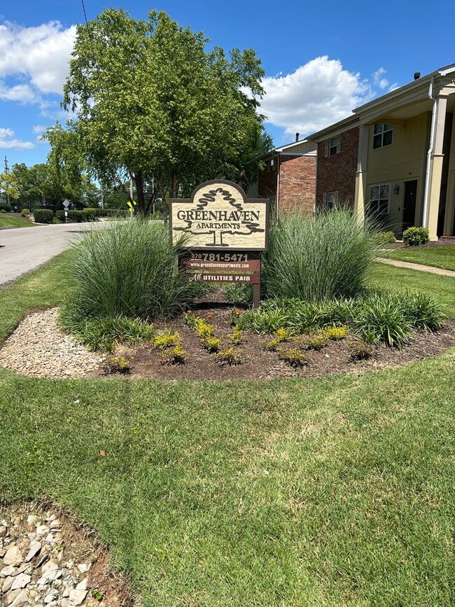 Greenhaven Apartments ALL UTILITIES PAID! in Bowling Green, KY - Building Photo - Building Photo