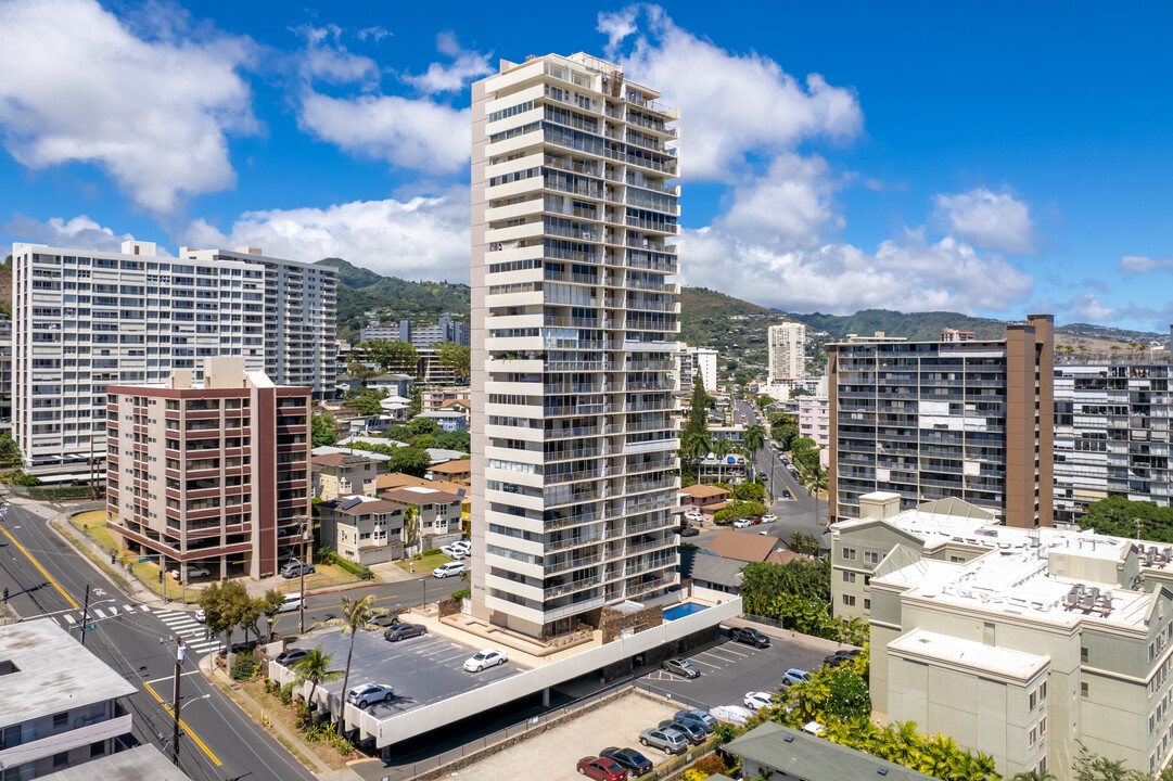 Academy Tower in Honolulu, HI - Building Photo