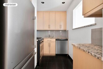 201 W 74th St in New York, NY - Building Photo - Building Photo