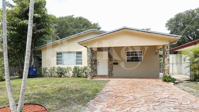 120 SW 7th Terrace in Hallandale Beach, FL - Building Photo