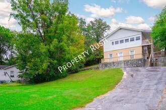 911 W Pine St in Rossville, GA - Building Photo - Building Photo