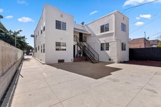 213 W 41st Pl in Los Angeles, CA - Building Photo - Building Photo