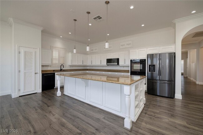 property at 472 Via Stretto Ave