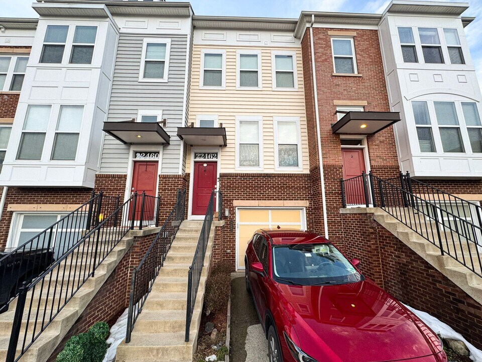 22462 Faith Terrace in Ashburn, VA - Building Photo