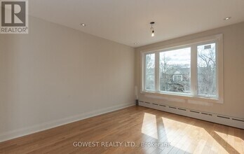 207-207 Oakmount Rd in Toronto, ON - Building Photo - Building Photo