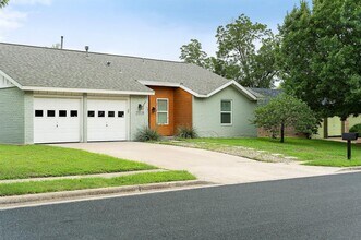 2513 Broken Oak Dr in Austin, TX - Building Photo - Building Photo