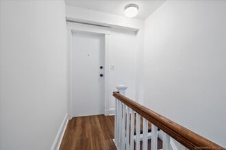 46 Richland Rd in Greenwich, CT - Building Photo - Building Photo