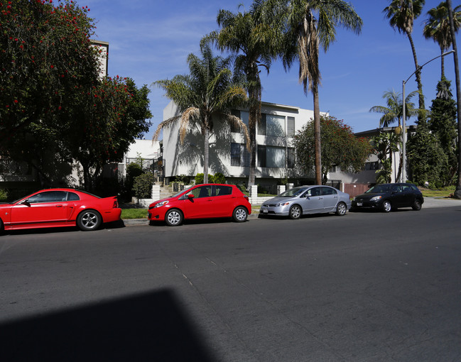 447 S St Andrews Pl in Los Angeles, CA - Foto de edificio - Building Photo