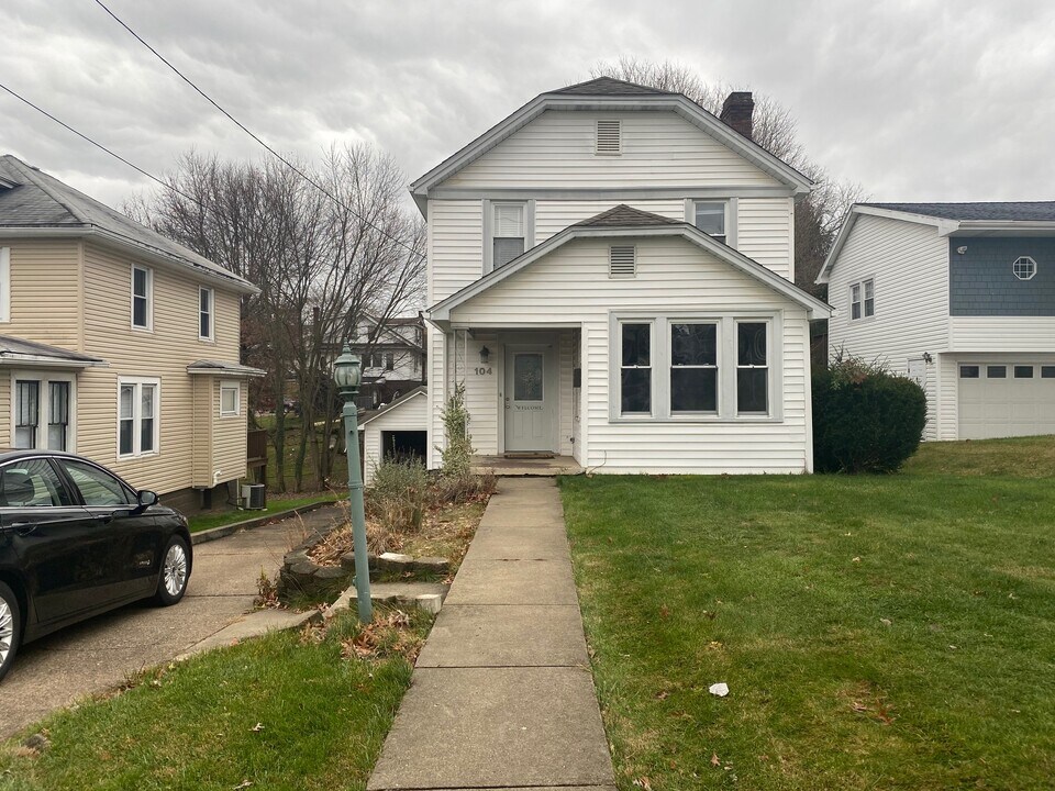 104 Jepson Ave in St. Clairsville, OH - Building Photo