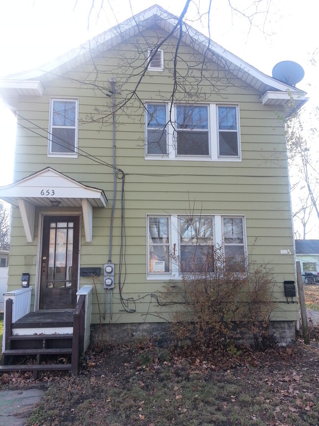 property at 653 Oakhill Ave