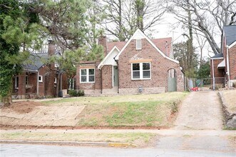 1395 Winburn Dr in East Point, GA - Building Photo - Building Photo
