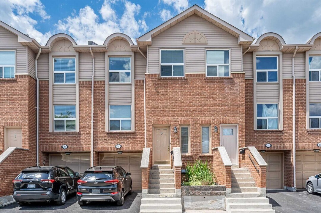 1530-1530 Reeves Gate in Oakville, ON - Building Photo