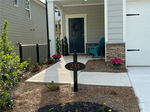 234 Wells Cir in Holly Springs, GA - Building Photo - Building Photo