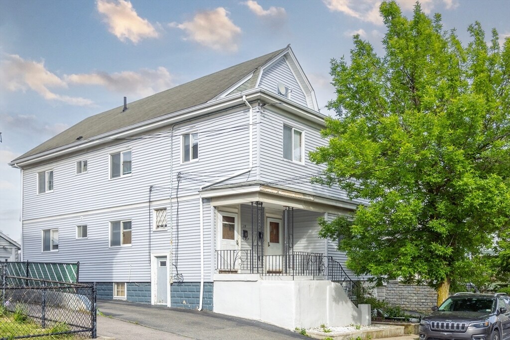 19 Puritan Rd in Somerville, MA - Building Photo