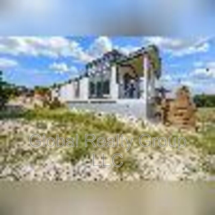 470 Private 1523 in Bandera, TX - Building Photo