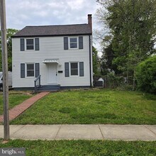 21676 N Essex Dr in Lexington Park, MD - Foto de edificio - Building Photo