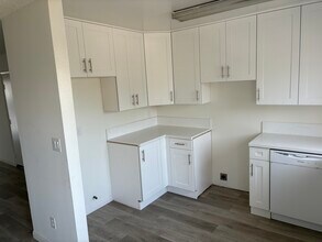 Beneda Lane Apartments in Canyon Country, CA - Foto de edificio - Building Photo