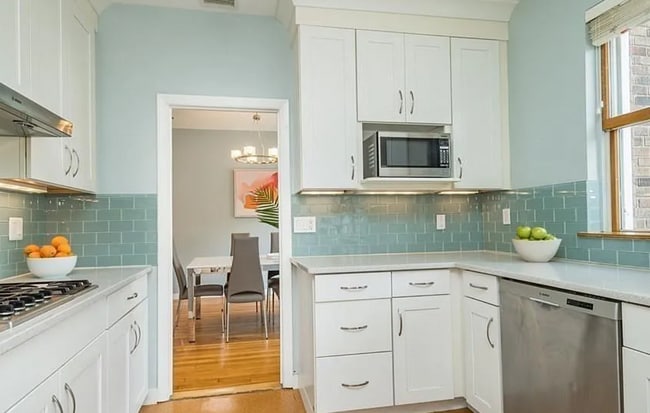 327 Saint Paul St, Unit 1 in Brookline, MA - Building Photo - Building Photo