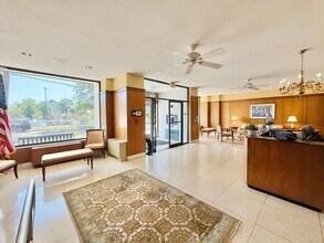 1 Strawberry Hill Ct in Stamford, CT - Building Photo - Building Photo