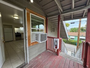 1947 N Wood Ln in Stockton, CA - Foto de edificio - Building Photo