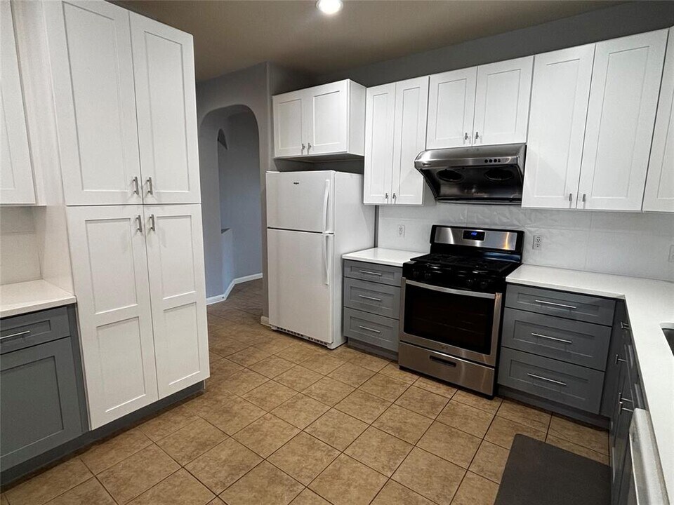 2212 Buffalo Tundra Dr in Austin, TX - Building Photo