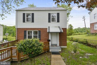 909 Fairview Ave, Unit #B in Takoma Park, MD - Foto de edificio - Building Photo