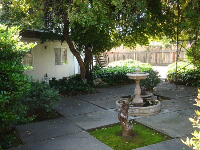 833 Madison St, Unit 17 in Fairfield, CA - Foto de edificio - Building Photo