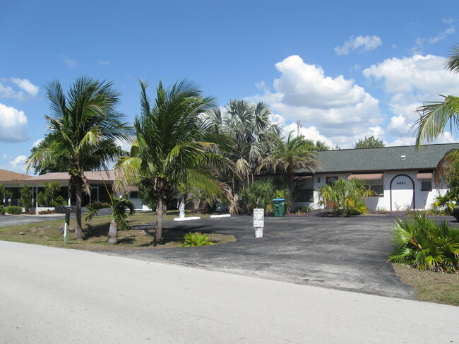 4641 SE 5th Plz, Unit 1
