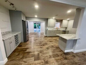 4433 Foss Rd in Lake Worth Beach, FL - Foto de edificio - Building Photo