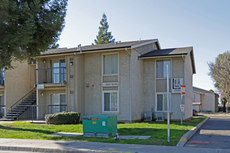 Oakwood Apartments II in Ivanhoe, CA - Building Photo - Building Photo