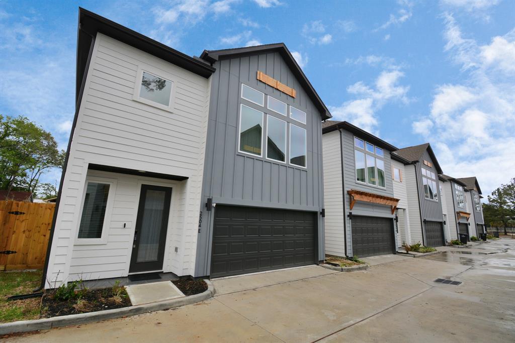 2504 W Tidwell Rd in Houston, TX - Building Photo