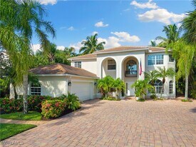 2384 Heritage Greens Dr in Naples, FL - Building Photo