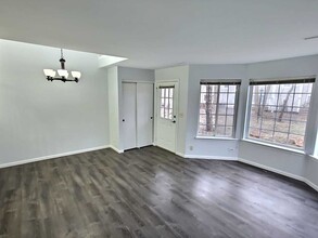 257 W Treehouse Ln in Round Lake, IL - Building Photo - Building Photo