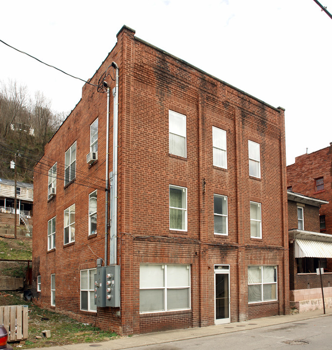 559 Stratton St in Logan, WV - Foto de edificio