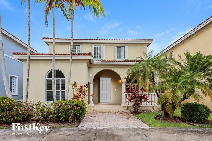 14319 SW 272nd Ln in Homestead, FL - Building Photo