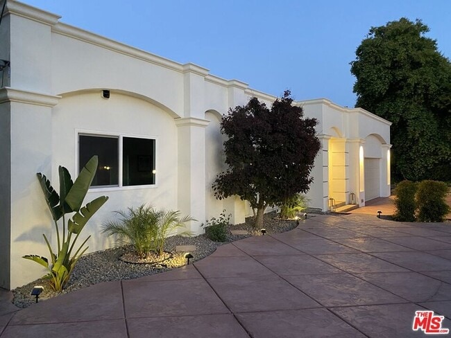 4624 Conchita Way in Los Angeles, CA - Building Photo - Building Photo