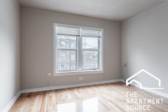 5662 N Ridge Ave in Chicago, IL - Foto de edificio - Building Photo