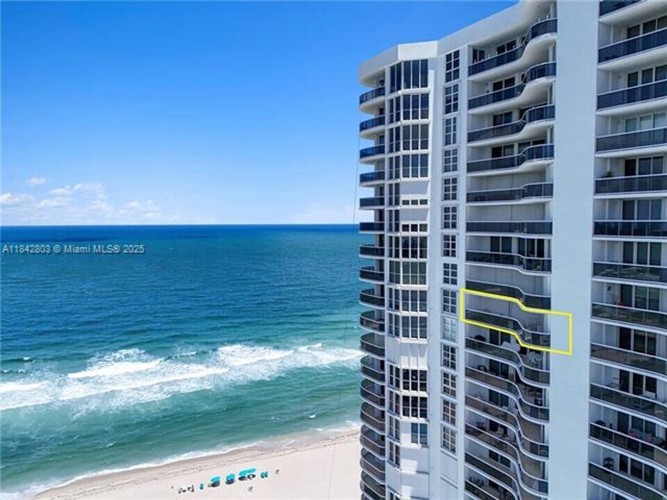 16711 Collins Ave in Sunny Isles Beach, FL - Building Photo