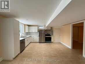 67 Ames Crescent in Aurora, ON - Building Photo - Building Photo