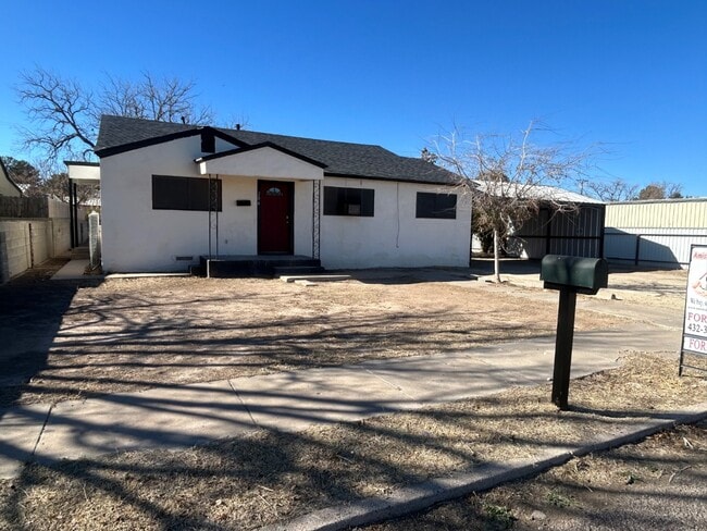 property at 206 S Pecos St
