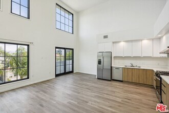 951 S Wilton Pl in Los Angeles, CA - Building Photo - Building Photo