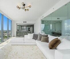 460 NE 28th St, Unit 3508 in Miami, FL - Foto de edificio - Building Photo