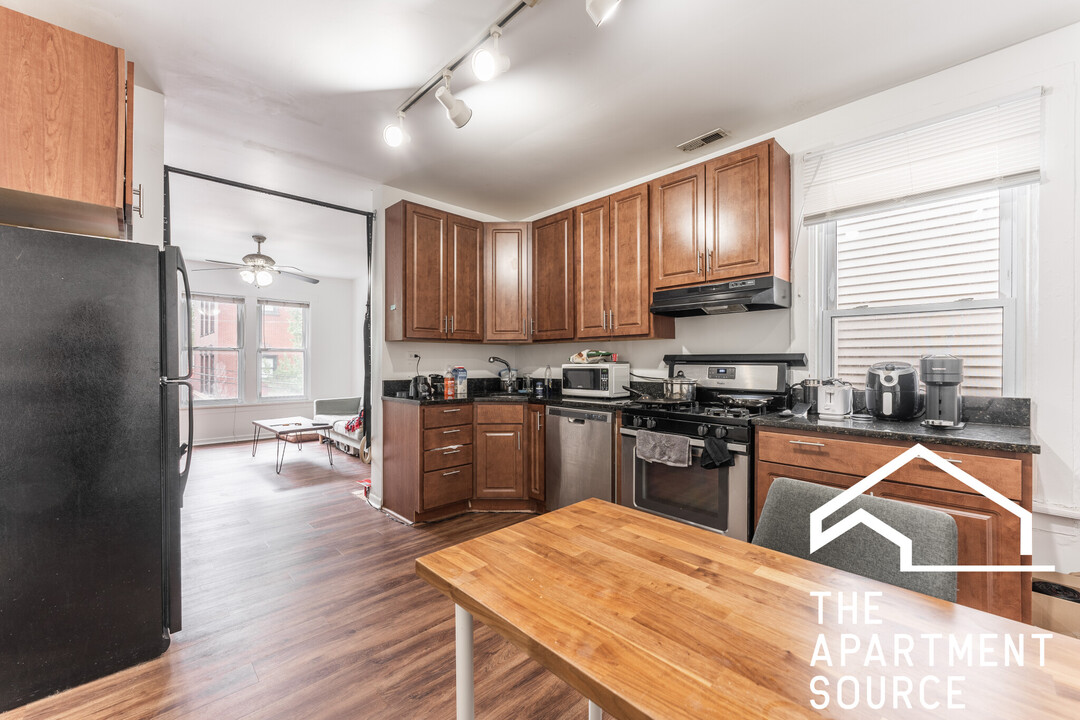 2616 N Marshfield Ave in Chicago, IL - Building Photo