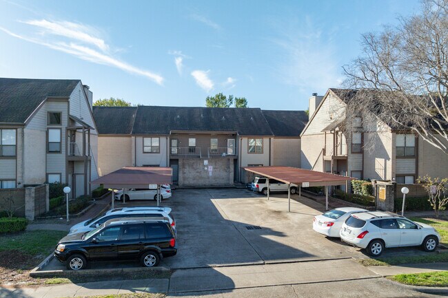 8245 Sands Point Dr in Houston, TX - Building Photo - Building Photo