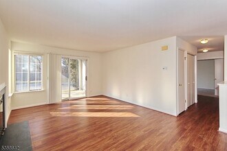 87 Mayfield Rd in Bedminster, NJ - Building Photo - Building Photo