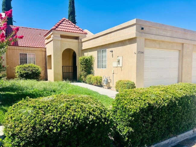 19041 Primrose Ln in Apple Valley, CA - Building Photo - Building Photo