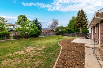 1011 Yeager Dr in Longmont, CO - Building Photo - Building Photo