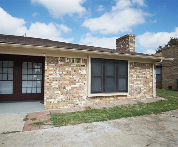 919 Southmoor Dr in Arlington, TX - Building Photo