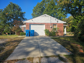 19 Meta Dr in Swansea, IL - Foto de edificio - Building Photo